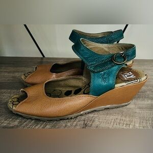 Fly London Size 39/8 Wedge Sandals